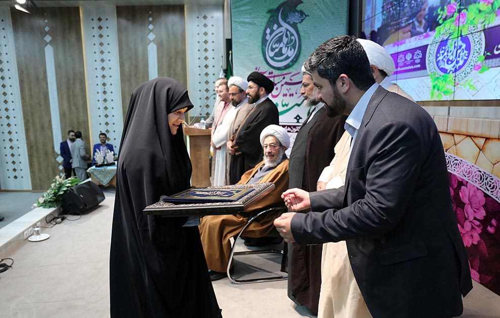 یک بانوی گیلانی قاری برتر مسابقات مدهامتان کشور شد