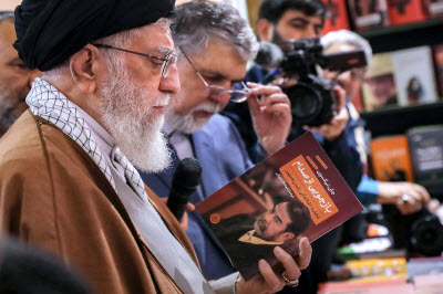 نظر رهبر&zwnj;انقلاب درباره&zwnj;ی کتاب بازجویی&zwnj;های صدام +عکس&zwnj;نوشته