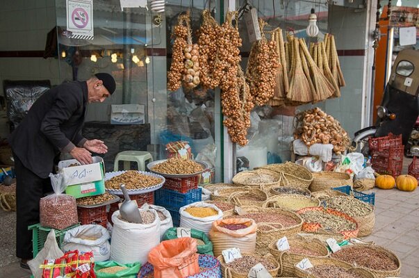 ذخیره کافی اقلام اساسی در ماه رمضان/برخورد با گرانفروشان