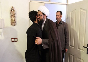 حضور امام جمعه همدان در منزل طلبه شهید همدانی