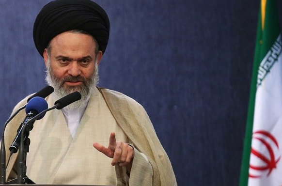 انتظار امام جمعه قم برای نوبت ویزیت +تصویر