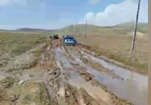 وضعیت نامناسب جاده روستای «تلیاب» + فیلم