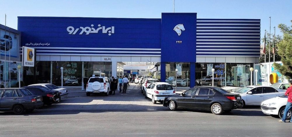 ۴۰ هزار دستگاه خودرو سواری و وانت در ایران خودرو تولید شد