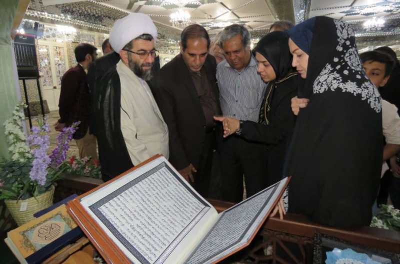 رونمایی ازنخستین قرآن نفیس سوزن دوزی شده در رفسنجان