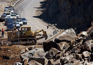 ادامه رانش زمین و ریزش کوه ناشی از بارندگی‌های اخیر در راه‌های کرمانشاه