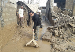 خدمت‌رسانی طلاب بسیجی در مناطق سیل‌زده گنبدکاووس + فیلم