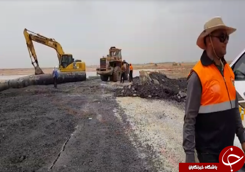 ادامه عملیات بهسازی محور روستایی عطیش در شهرستان کارون+تصاویر
