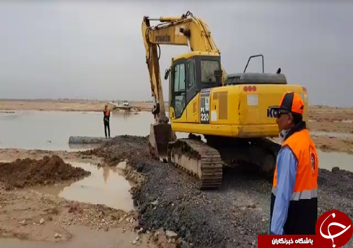 ادامه عملیات بهسازی محور روستایی عطیش در شهرستان کارون+تصاویر