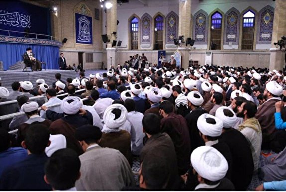 با افزایش معرفت جامعه، گفتمان&zwnj;های انقلابی را تقویت کنید/بزرگان حوزه در مقابل طلاب جوان، حلم و تحمل داشته باشند