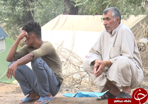 مردم سیل زده مسیر خسرج که فریضه روزه را به جا می آورند + تصاویر