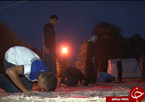 مردم سیل زده مسیر خسرج که فریضه روزه را به جا می آورند + تصاویر