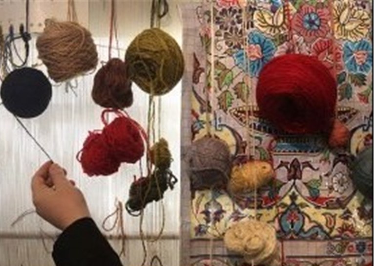 فرش دستباف ایران از محصولات استراتژیک کشور/همه قالیبافان امسال بیمه می‌شوند
