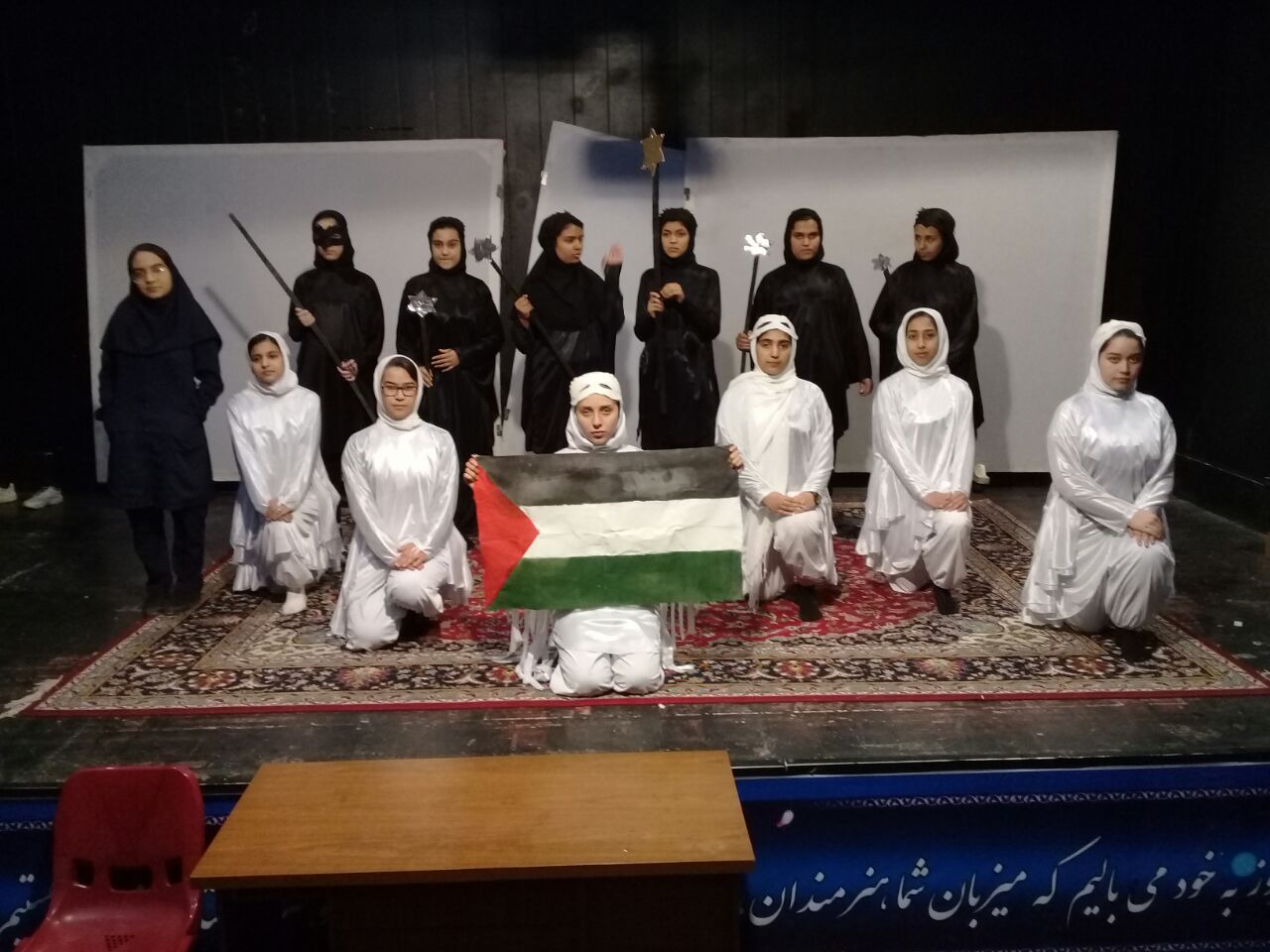 نمایش دانش آموزی اولین سرزمین به مرحله پنج گروه برگزیده استانی راه یافت
