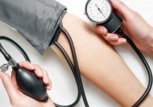 سنجش فشار خون یک هزار کردستانی در نخستین روز از هفته سلامت