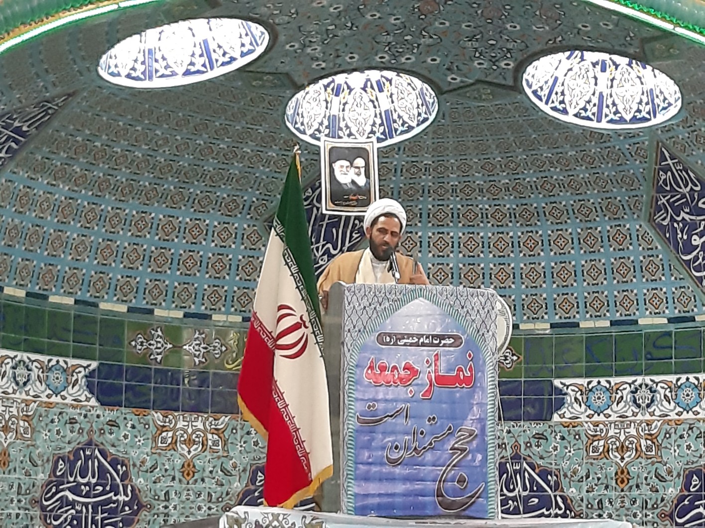 مردم ایران محکم در مقابل دشمن ایستاده اند