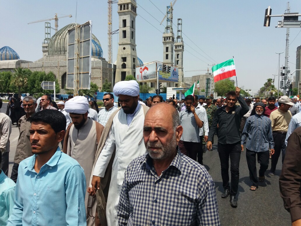 راهپیمایی هرمزگانی ها در حمایت از بیانیه شورای امنیت ملی+عکس