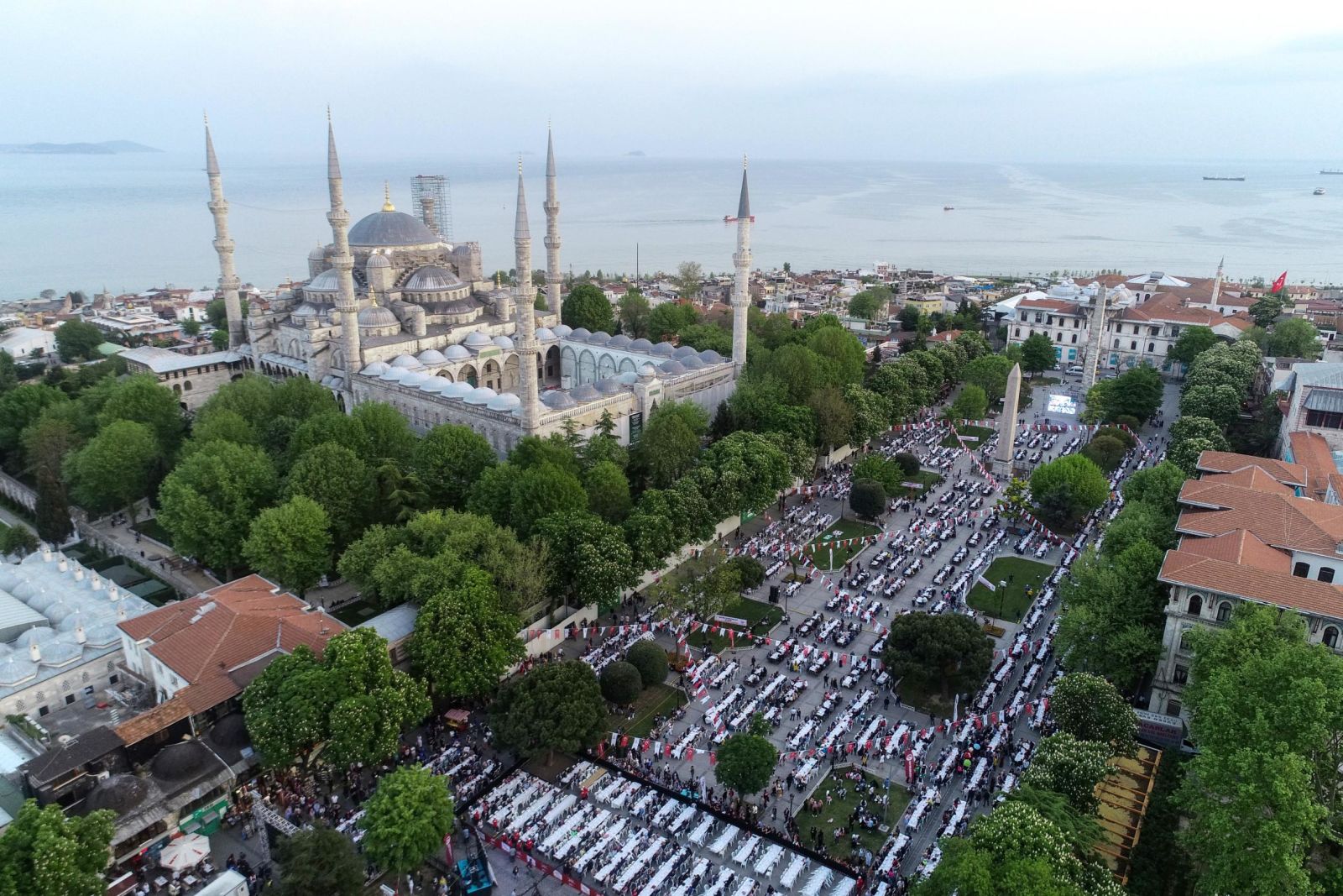 شروع ماه مبارک رمضان در سراسر جهان از نگاه عکاسان+ تصاویر/ تصاویر دیدنی از شروع ماه مبارک رمضان در سراسر جهان/ مسلمانان شکار دوربین عکاسان شدند+ تصاویر