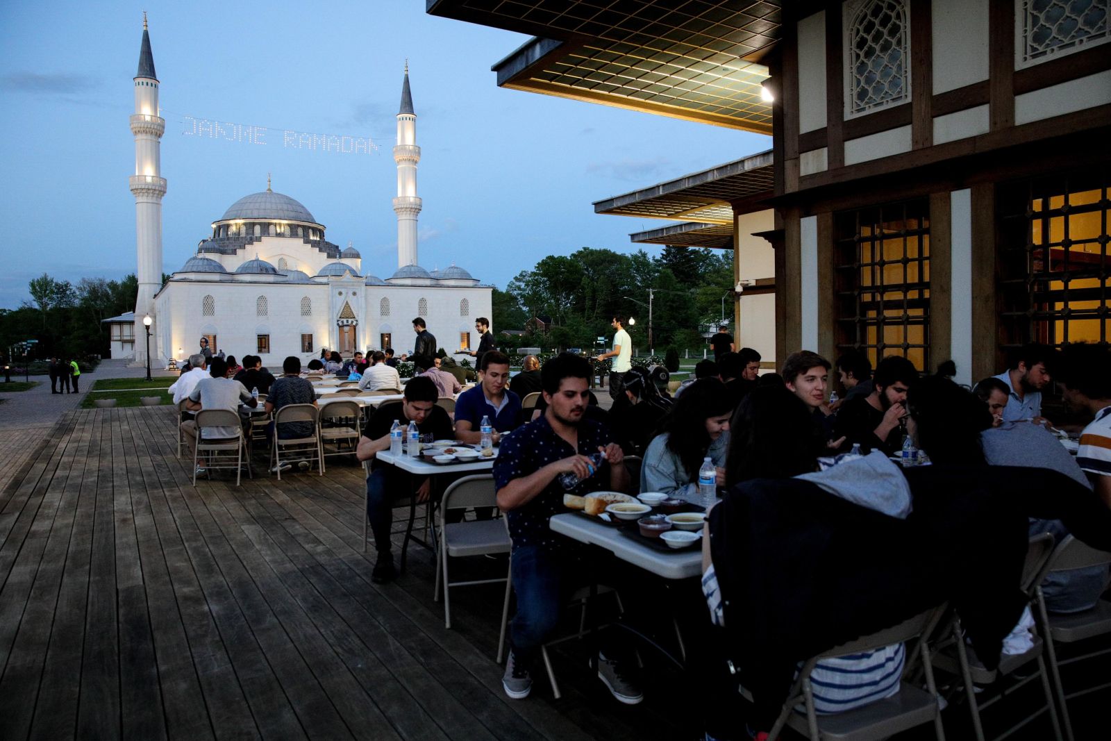 شروع ماه مبارک رمضان در سراسر جهان از نگاه عکاسان+ تصاویر/ تصاویر دیدنی از شروع ماه مبارک رمضان در سراسر جهان/ مسلمانان شکار دوربین عکاسان شدند+ تصاویر