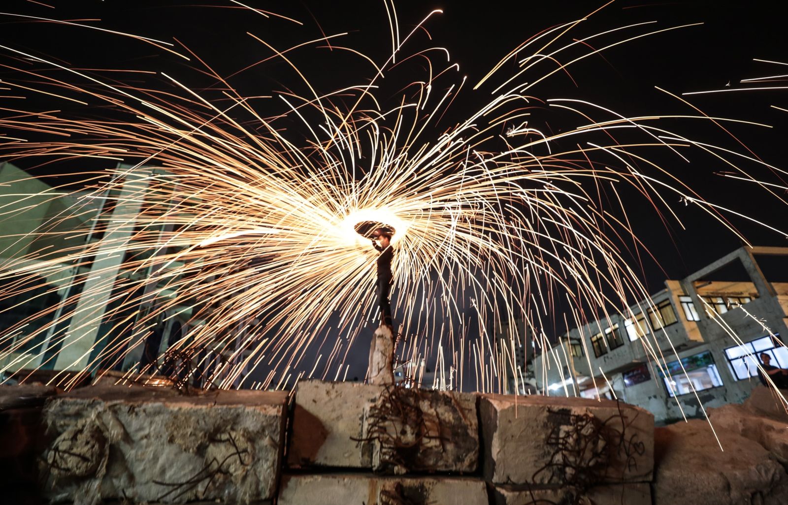 شروع ماه مبارک رمضان در سراسر جهان از نگاه عکاسان+ تصاویر/ تصاویر دیدنی از شروع ماه مبارک رمضان در سراسر جهان/ مسلمانان شکار دوربین عکاسان شدند+ تصاویر