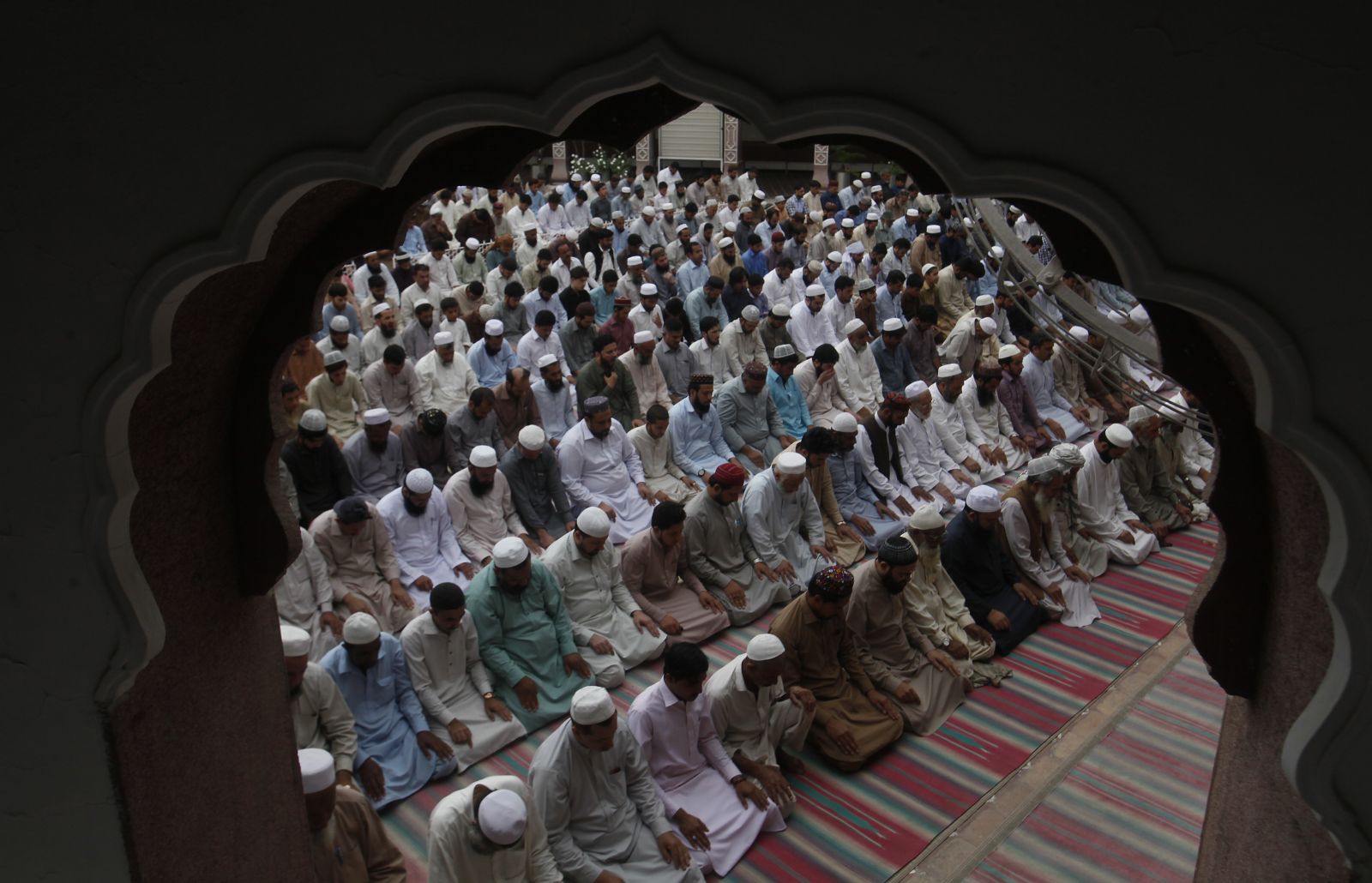 شروع ماه مبارک رمضان در سراسر جهان از نگاه عکاسان+ تصاویر/ تصاویر دیدنی از شروع ماه مبارک رمضان در سراسر جهان/ مسلمانان شکار دوربین عکاسان شدند+ تصاویر