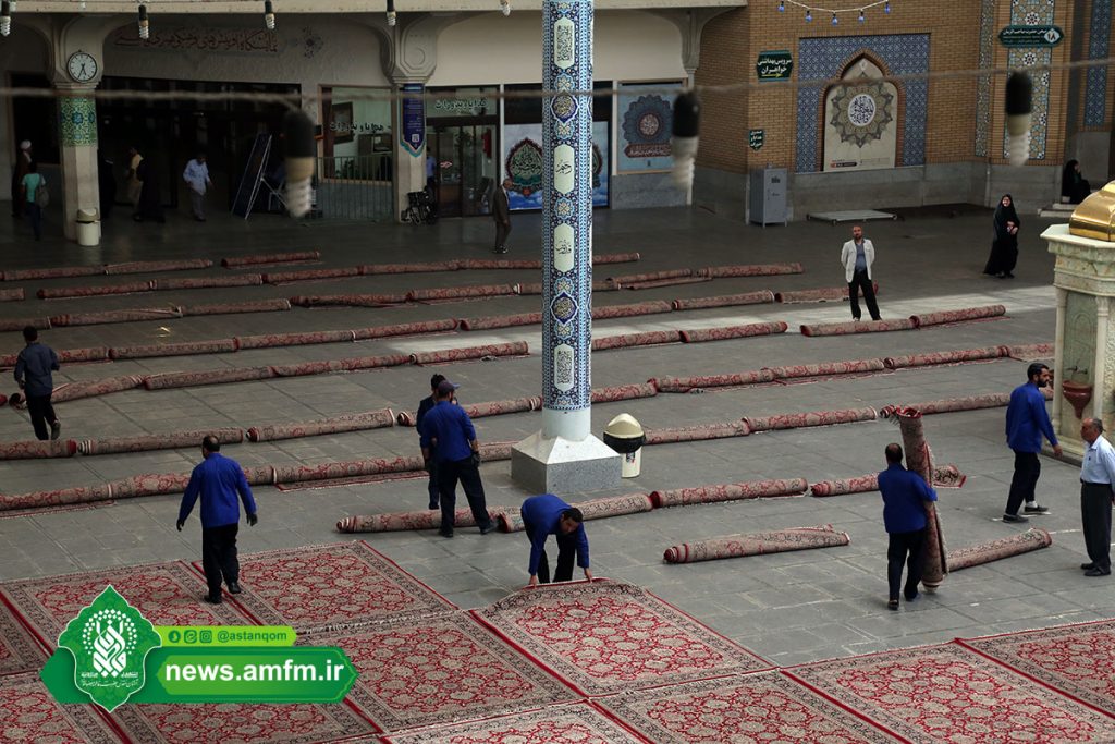 توزیع افطاری در میان زائران حرم کریمه اهل بیت(س) +تصاویر
