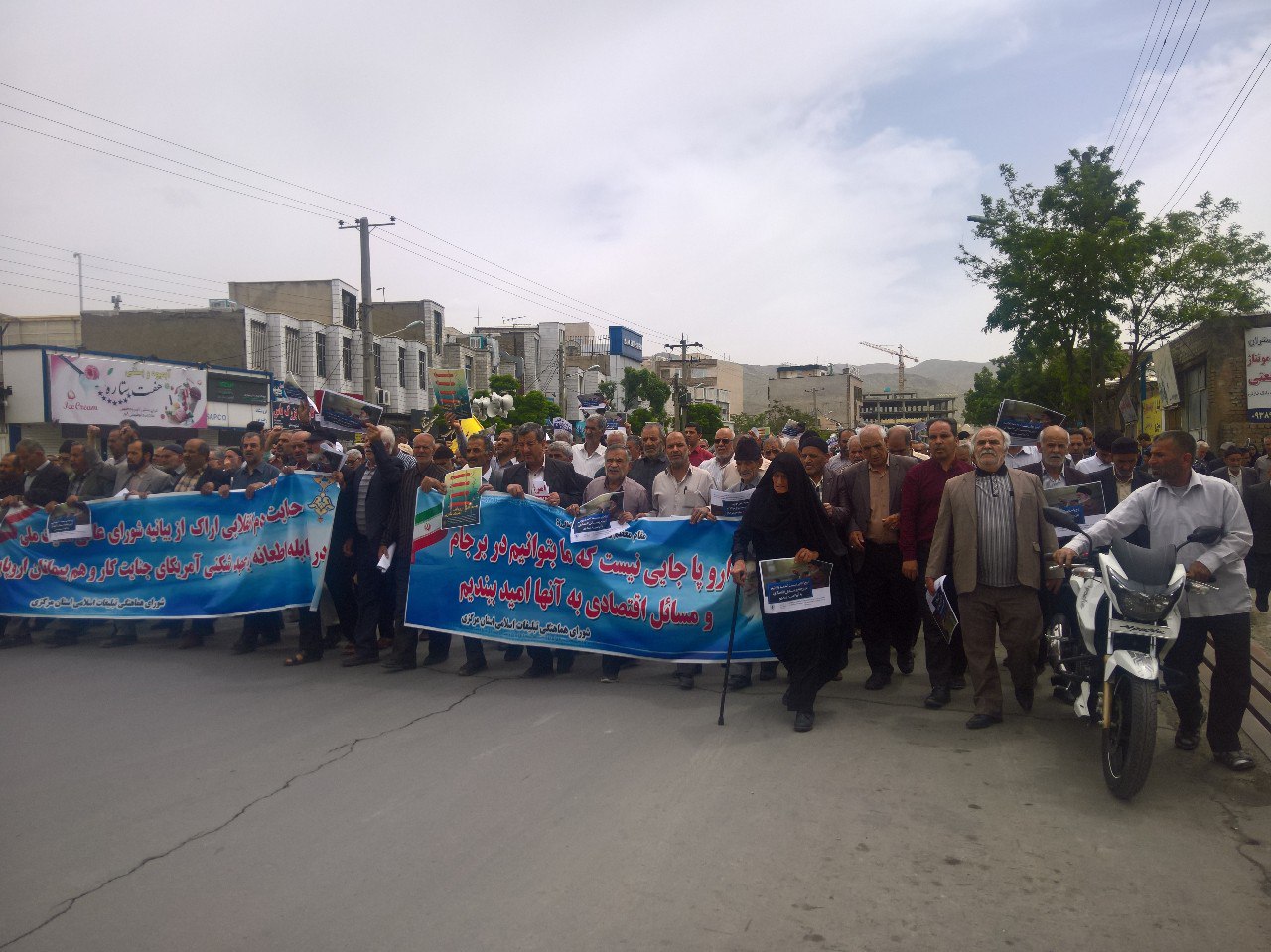 راهپیمایی مردم اراک در محکومیت نقض برجام توسط دشمنان جمهوری اسلامی ایران