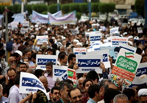 روزه داران اهوازی، اعتراض خود به تصمیمات اخیر دولت آمریکا را فریاد زدند