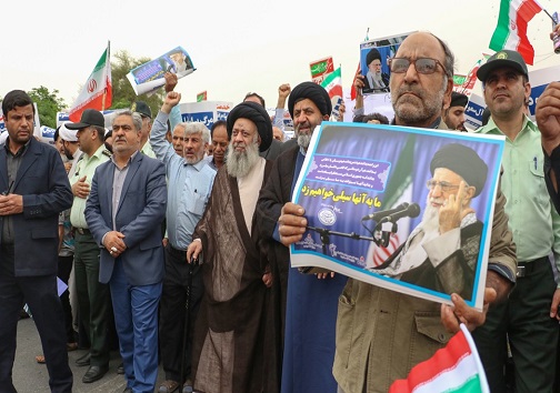 حضور روزه داران اهوازی در راهپیمایی ضد آمریکایی