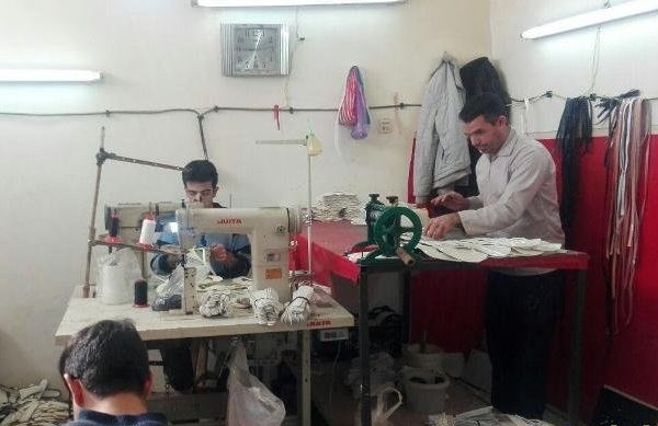 مهاجرت معکوس درشیرین آباد فراهان با رونق تولید کارگاه&zwnj;های کوچک /تولید سالانه ۸۰۰ هزار جفت کفش کودک در شیرین آباد