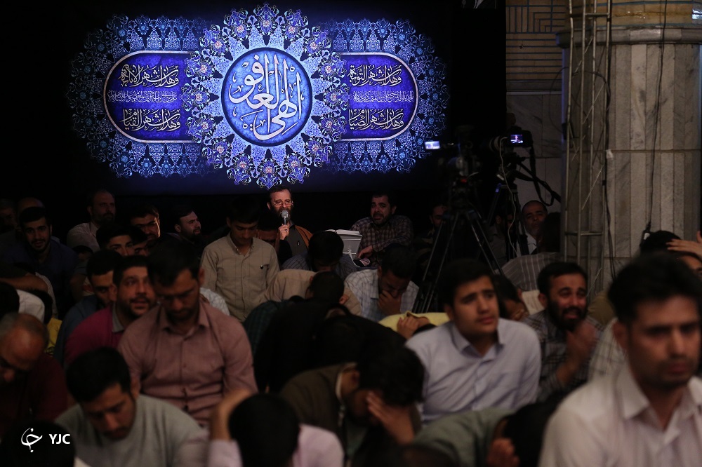 مناجات خوانی حاچ علی قربانی در مسجد شهید بهشتی، با حضور پر شور جوانان