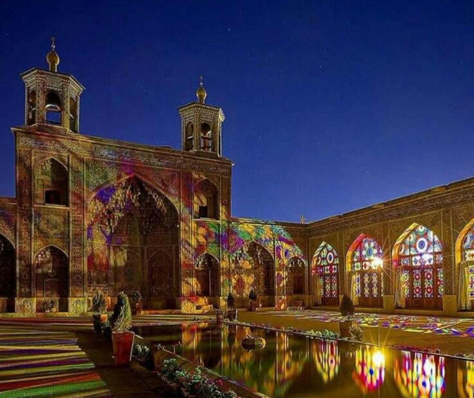 تصویری از مسجد نصیرالملک شیراز در شب