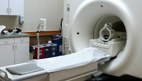 چرا موقع گرفتن اسکن MRI بیمار نباید هیچ شی فلزی همراه داشته باشد؟