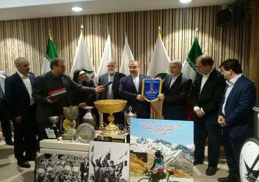 صالحی امیری: ورزشکاران و فدراسیونها اشیا قدیمی ورزشی را به ما دهند / موزه ورزش باید دیجیتال باشد صالحی امیری: ورزشکاران و فدراسیونها اشیا قدیمی ورزشی را به ما دهند / موزه ورزش باید دیجیتال باشد