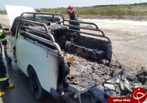 حریق یک دستگاه خودرو وانت بار+تصویر