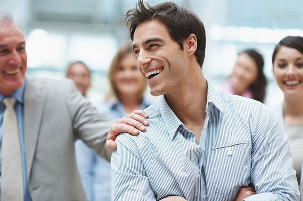 راز‌های محبوب شدن با ۱۰ روش طلایی!