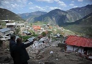 اسکان موقت سیل‌زدگان رودبار کوهدشت در انتظار اجرایی شدن/برق دار شدن ۶ روستای رودبار