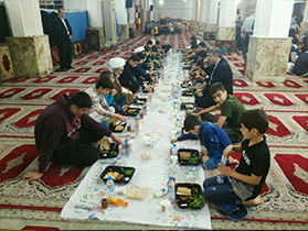 اطعام ۳۰۰ نفر از ایتام در مصلی رشت