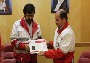استاندار اردبیل عضو داوطلب جمعیت هلال احمر شد