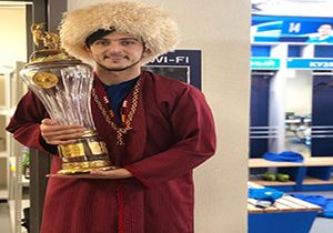 جشن قهرمانی زنیت سن پترزبورگ با حضور سردار آزمونحضور سردار آزمون با لباس ترکمنی در جشن قهرمانی زنیت سن پترزبورگ + فیلم