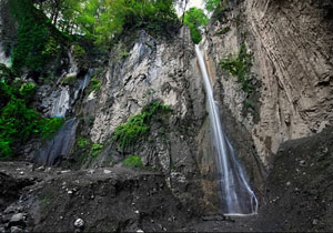 فیلمی از آبشار دیدنی در روستای زیارت