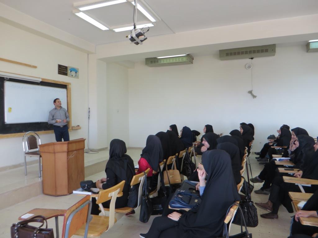 آیا بساط ورکشاپ های رایگان در سازمان فرهنگی هنری برچیده می شود؟/  خشت اول نظارت بر گالری ها توسط وزارت ارشاد فرو ریخت/ درآمد دستفروشی بیشتر از هنر است