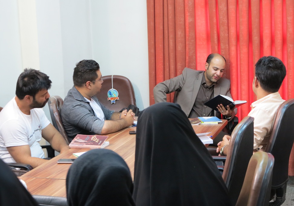 بررسی پیرنگ و زاویه دید در کارگاه داستان نویسی در اراک