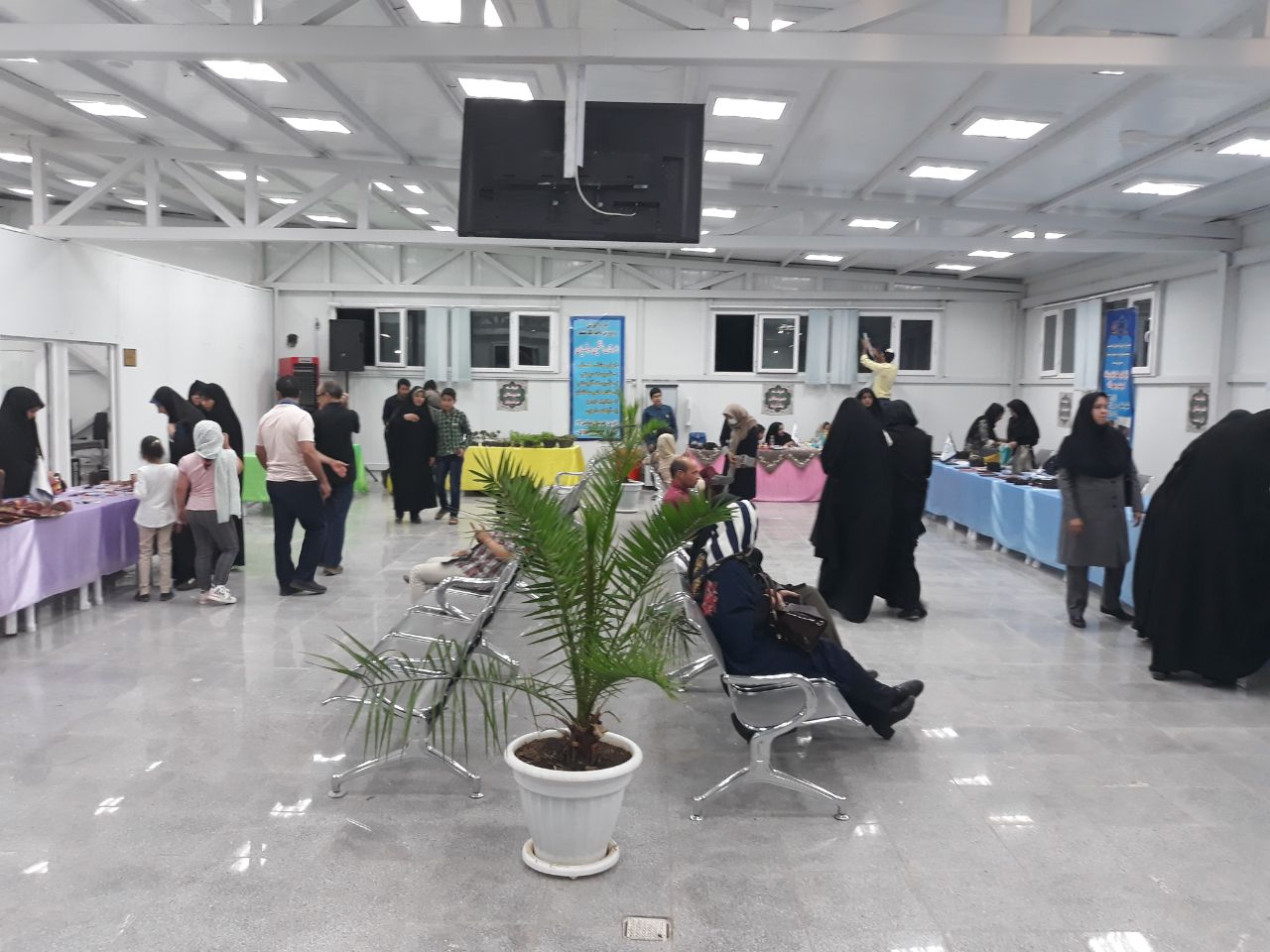 کمک به سیل زدگان گلستان با فروش محصولات دانش آموزی
