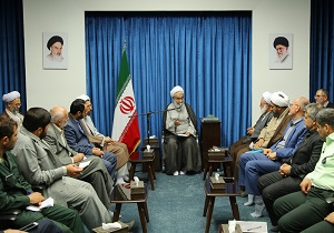 نماز عید فطر باشکوه و متمرکز برگزار شود