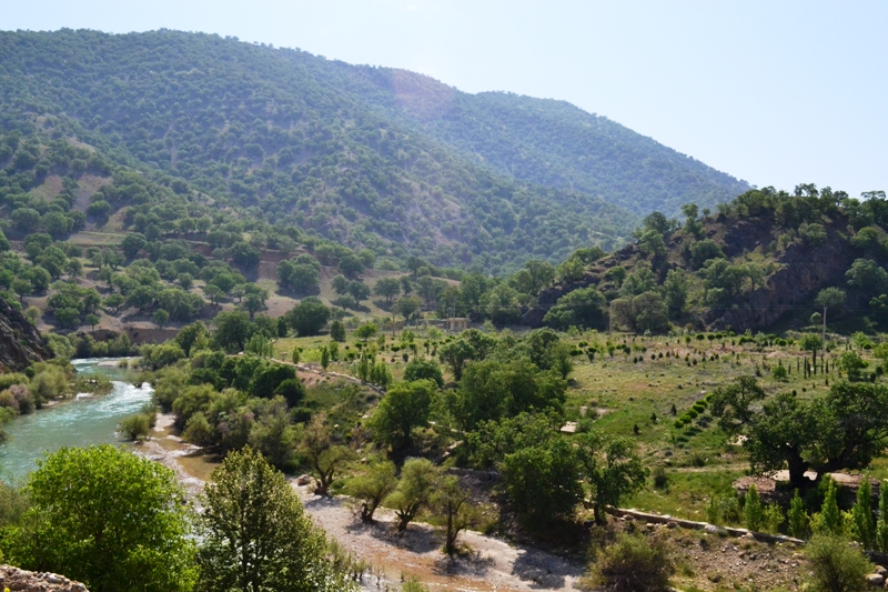 زمین خواری در یاسوج به بستر رودخانه‌ها رسید