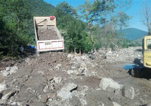 راه ارتباطی روستای «میان رستاق» تا ۲۴ ساعت دیگر بازگشایی می‌شود