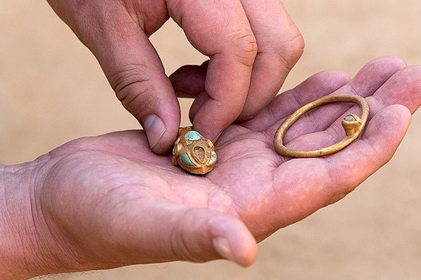 بقایای اسکلت شاهزاده خانم 200 ساله کشف شد! + فیلم و تصاویر