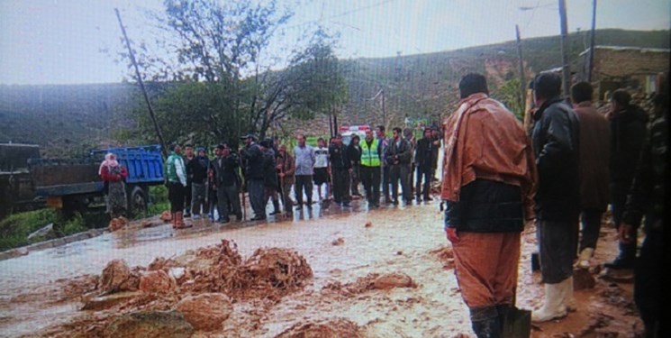 معلمان فداکار روستای خندقلوی بجنورد ۲۷ دانش‌آموز را از سیل نجات دادند