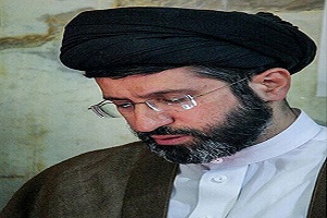 حضور بدون تشریفات فرزند رهبرانقلاب در جلسه مدرسه فرزندش +عکس