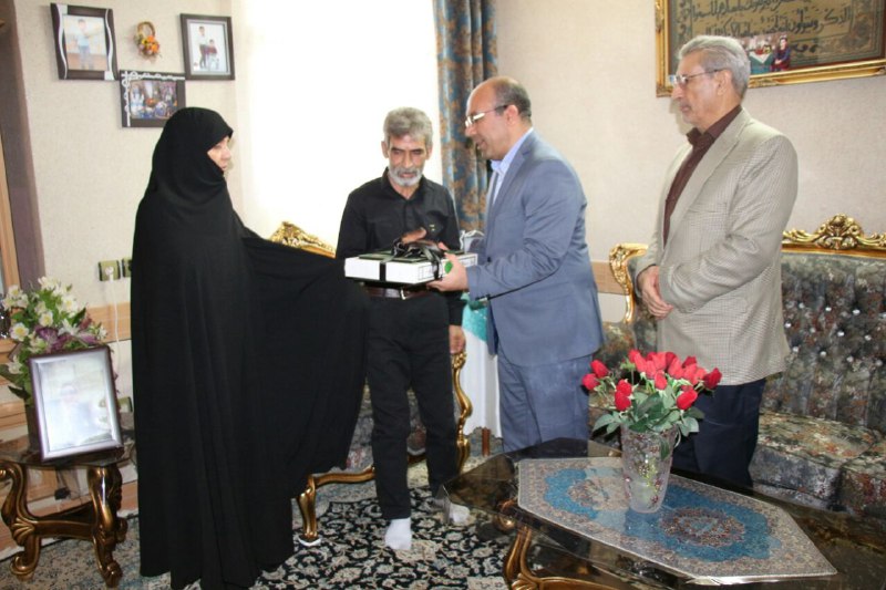 تجلیل از خانواده اهدا کننده عضو در شاهرود